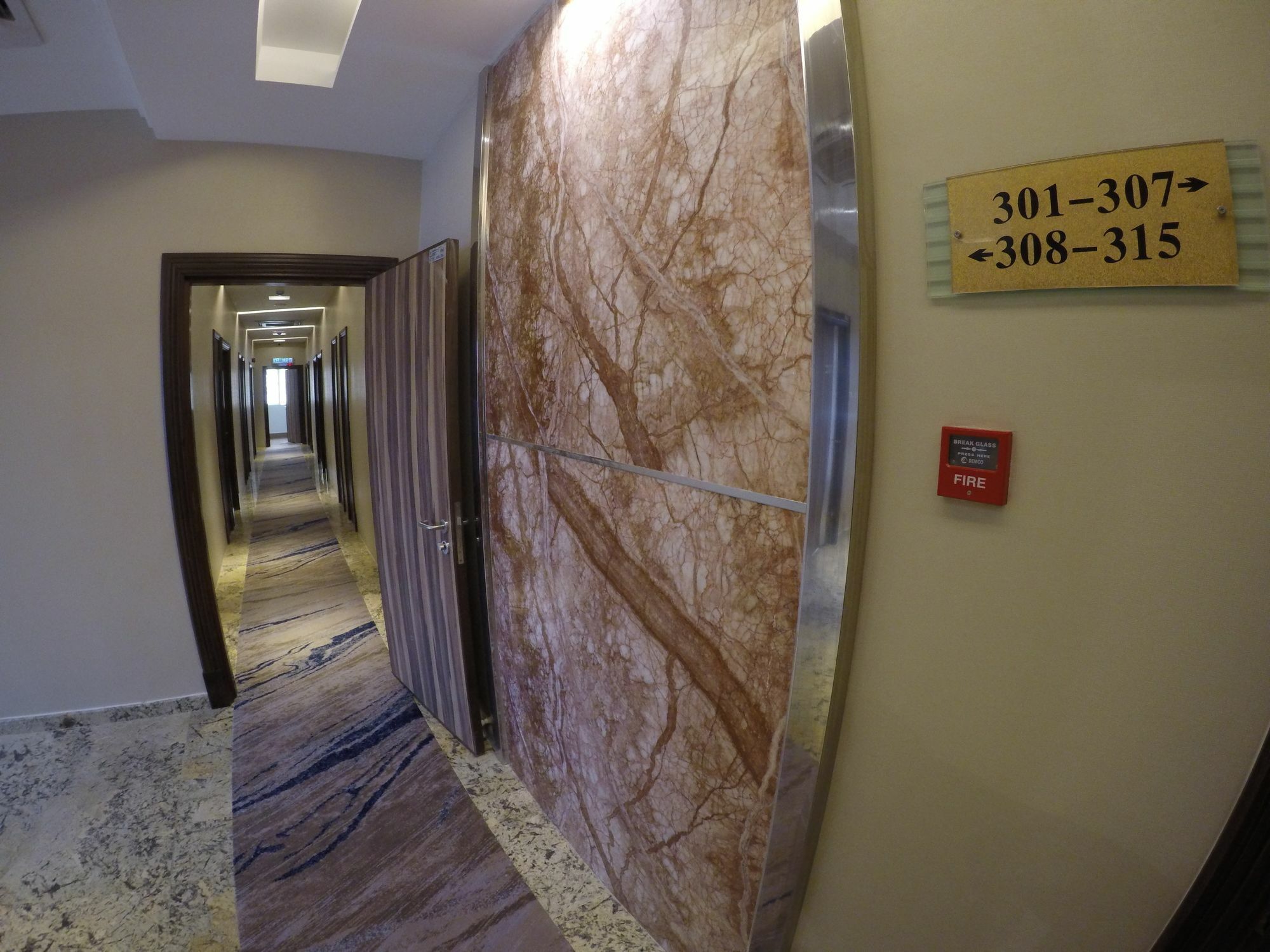 Nova Hotel Miri Eksteriør billede
